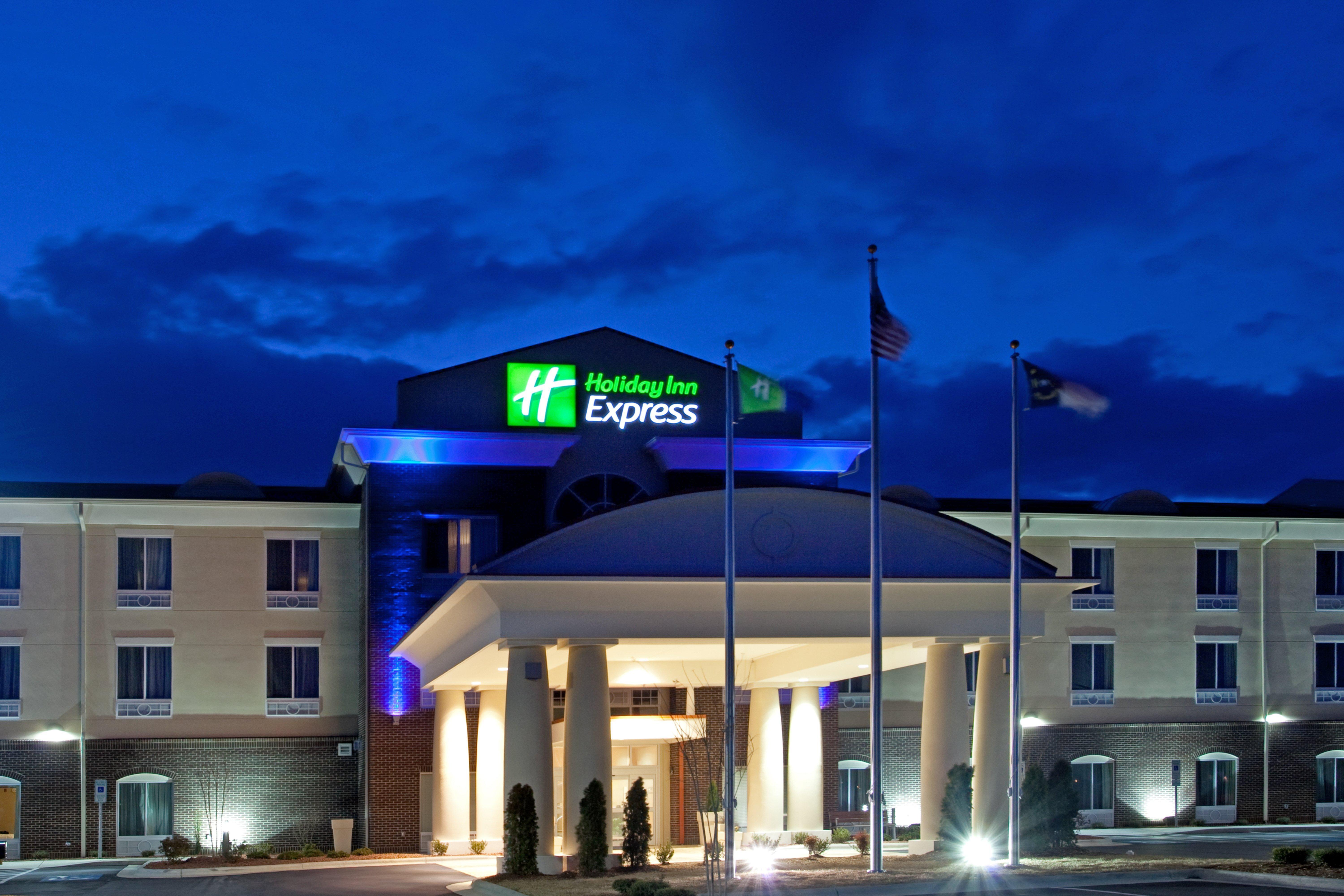 Holiday Inn Express Pembroke By Ihg Екстериор снимка