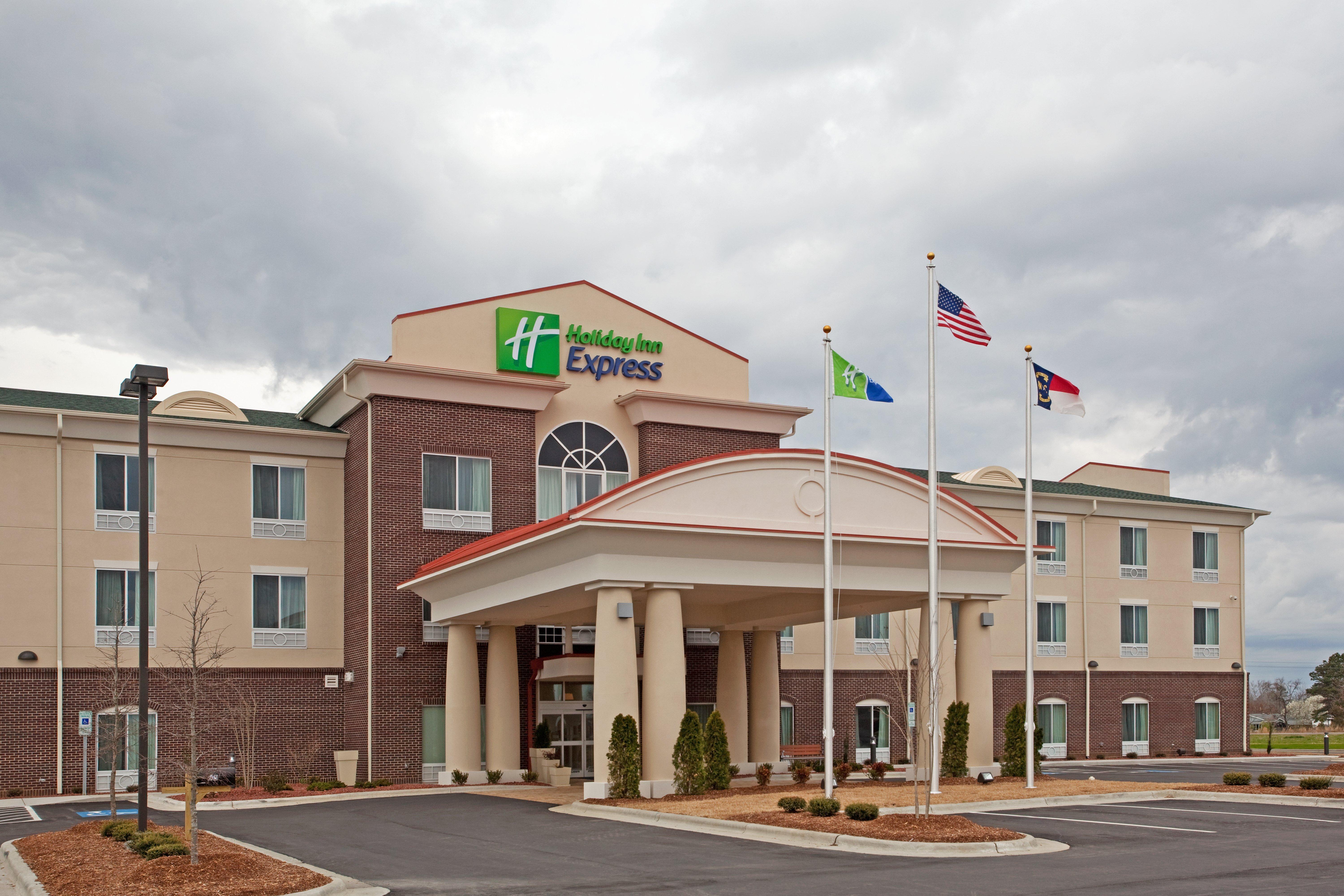 Holiday Inn Express Pembroke By Ihg Екстериор снимка
