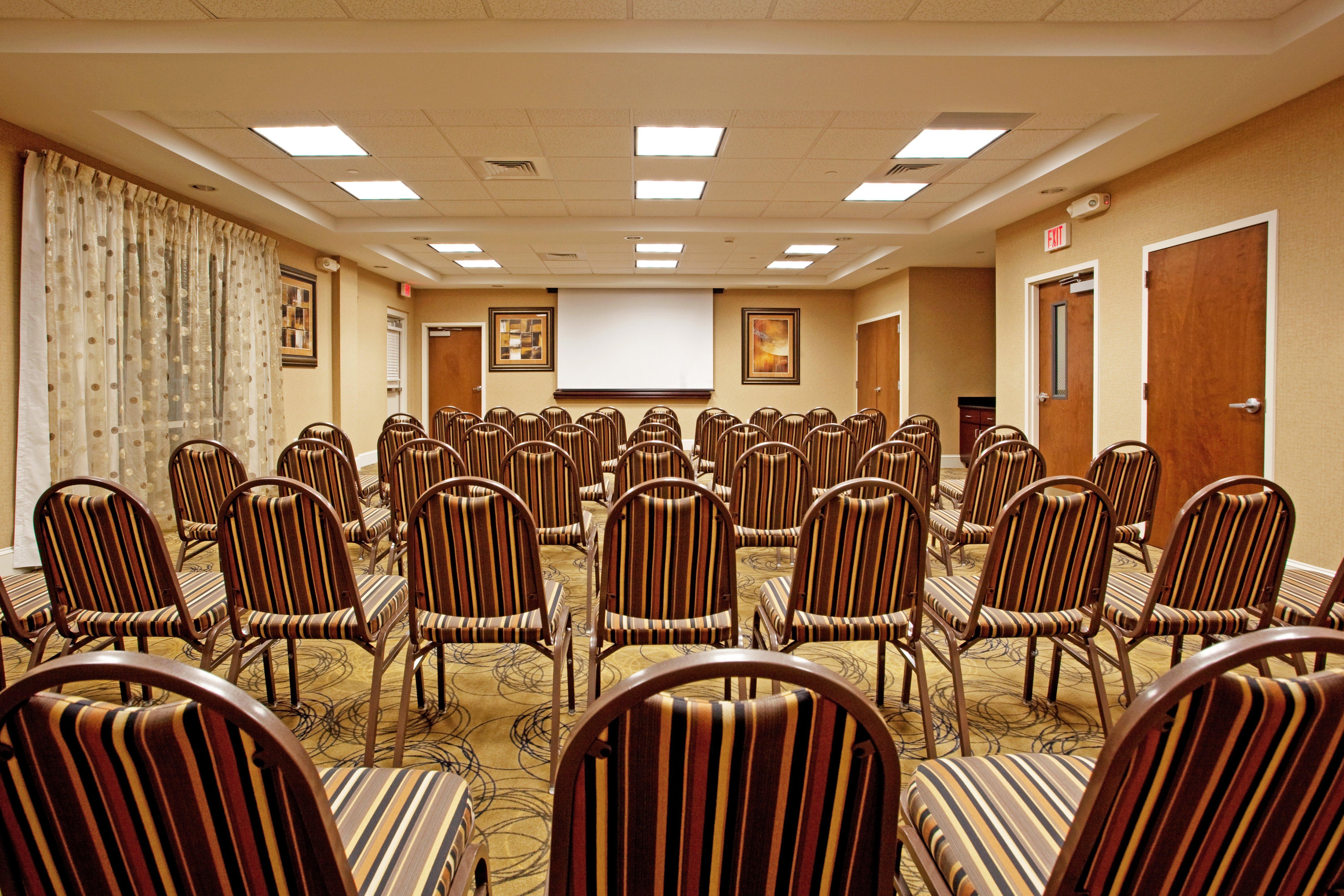 Holiday Inn Express Pembroke By Ihg Екстериор снимка