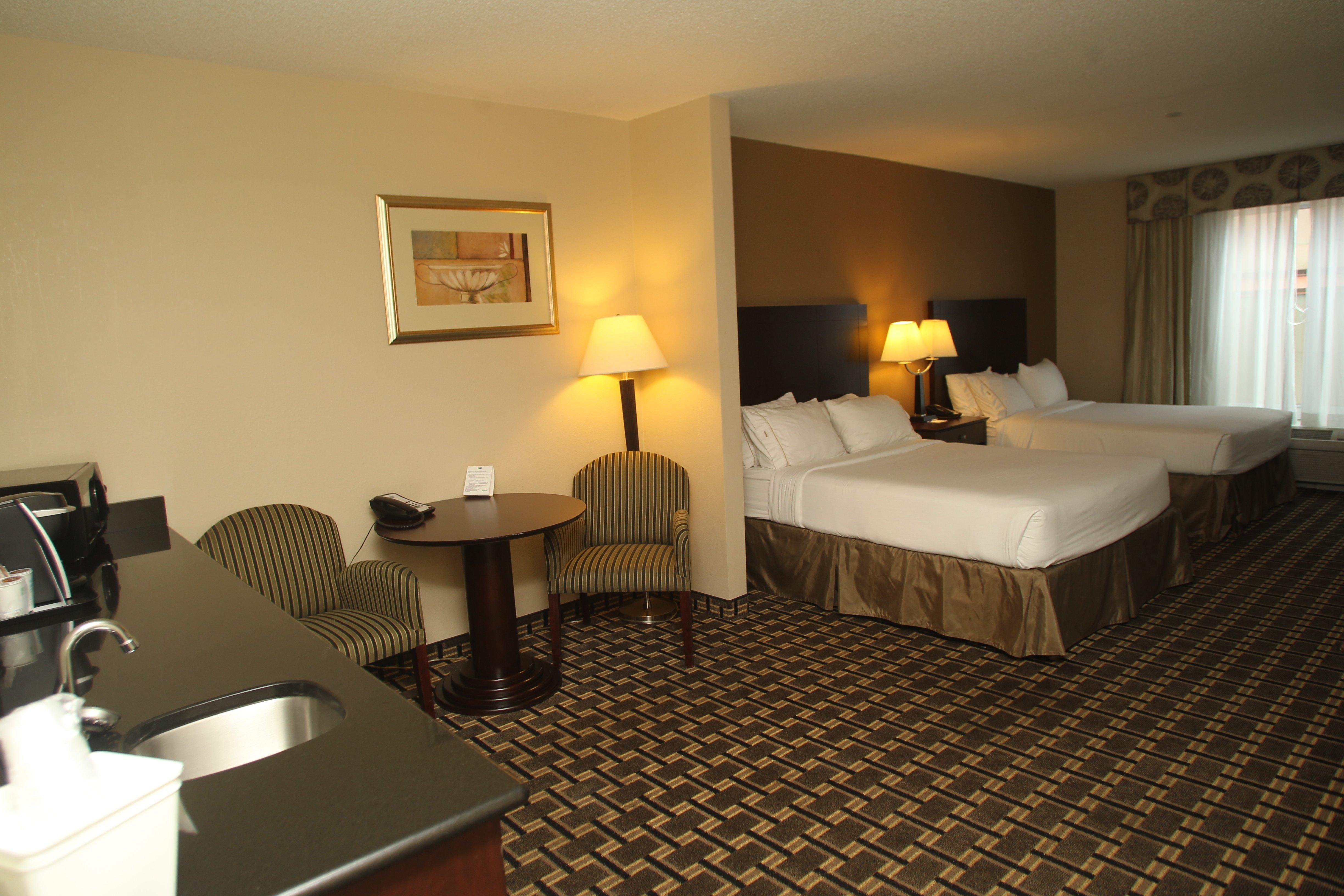 Holiday Inn Express Pembroke By Ihg Екстериор снимка