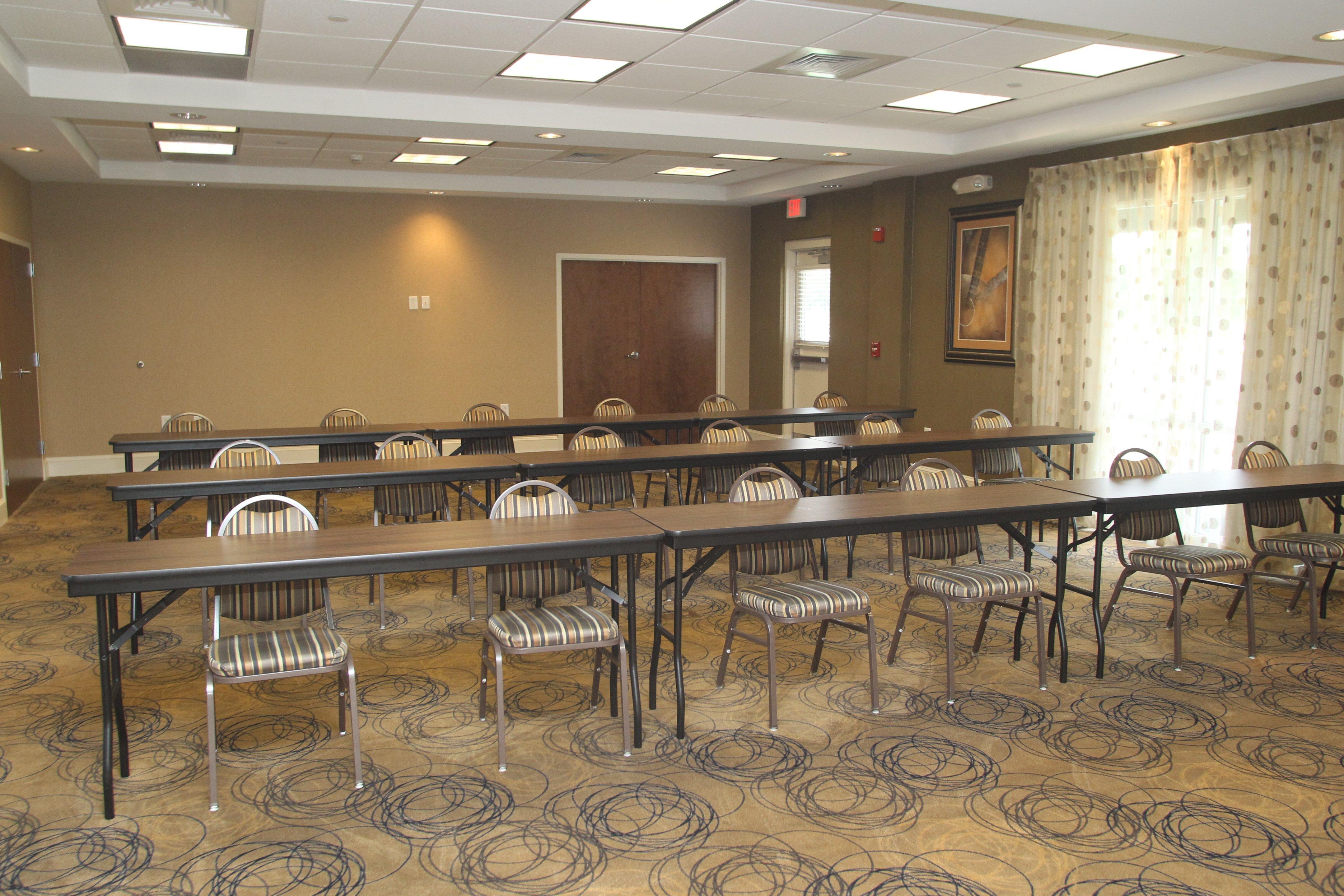 Holiday Inn Express Pembroke By Ihg Екстериор снимка