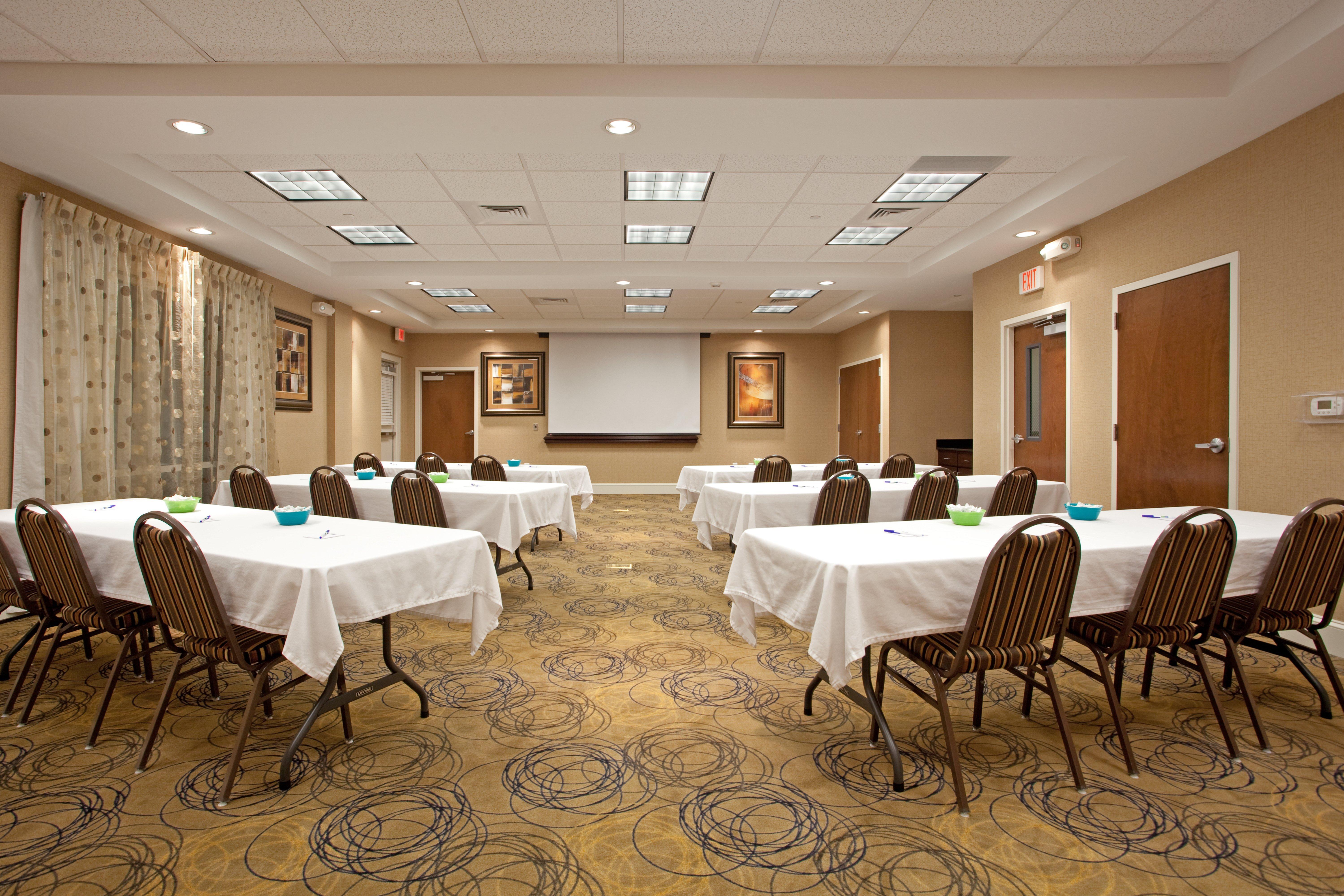 Holiday Inn Express Pembroke By Ihg Екстериор снимка