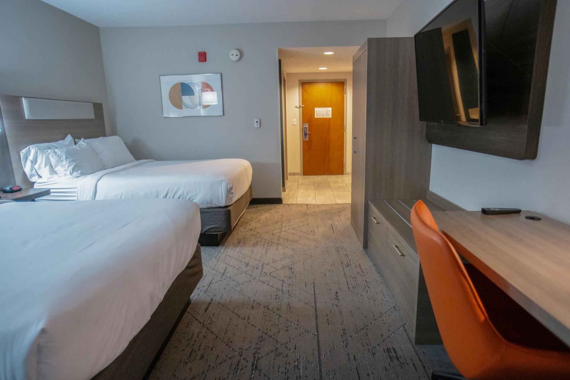 Holiday Inn Express Pembroke By Ihg Екстериор снимка