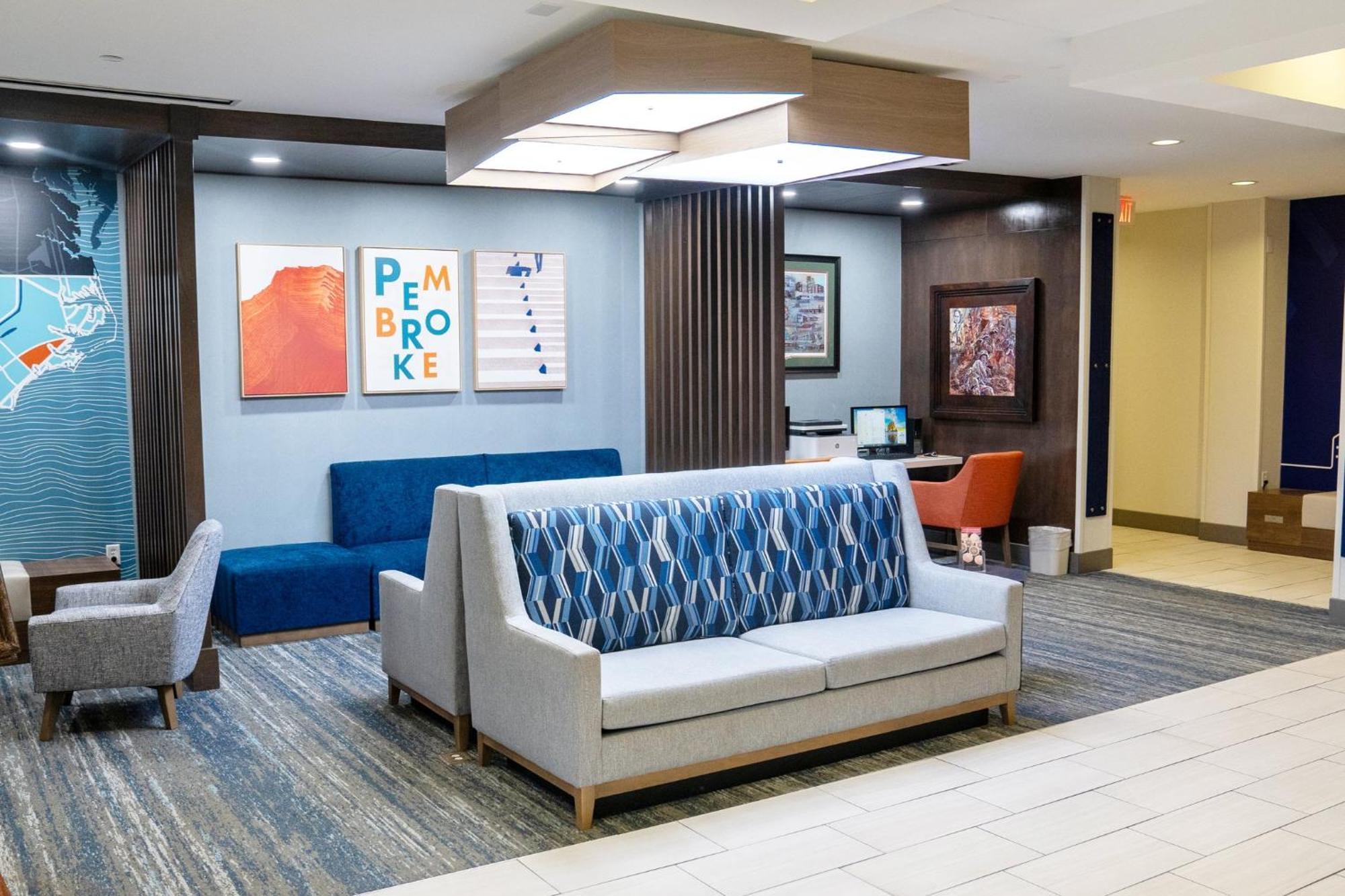 Holiday Inn Express Pembroke By Ihg Екстериор снимка