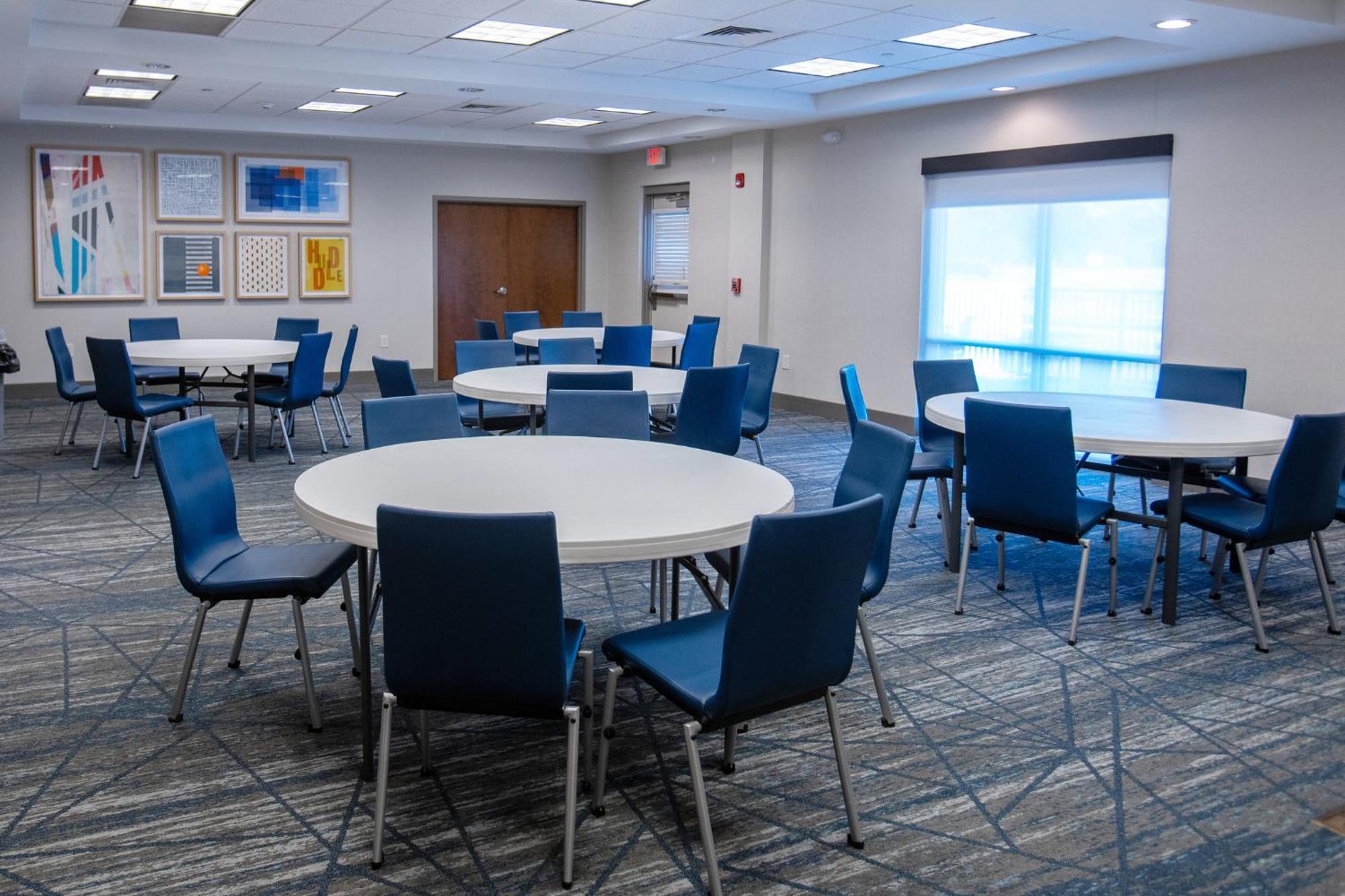 Holiday Inn Express Pembroke By Ihg Екстериор снимка