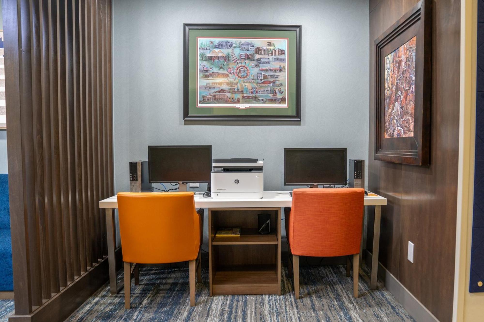 Holiday Inn Express Pembroke By Ihg Екстериор снимка