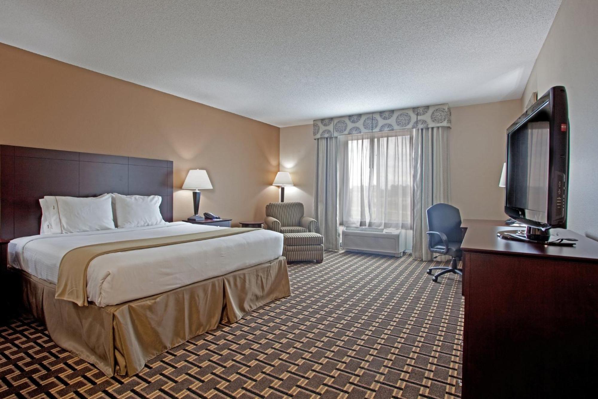 Holiday Inn Express Pembroke By Ihg Екстериор снимка